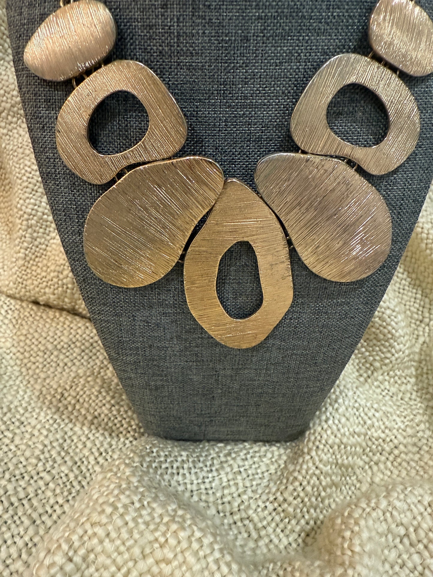 Vintage Statement Necklace – Abstract Gold-Tone Design