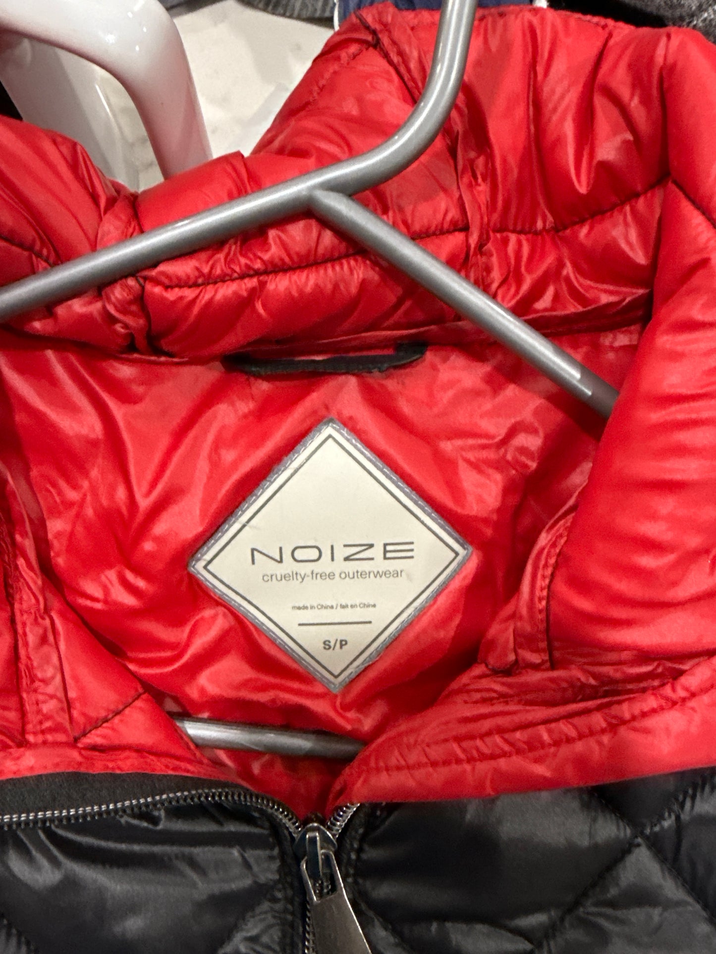 Noize Women’s Quilted Black & Red Reversible Hooded Jacket – Size Small