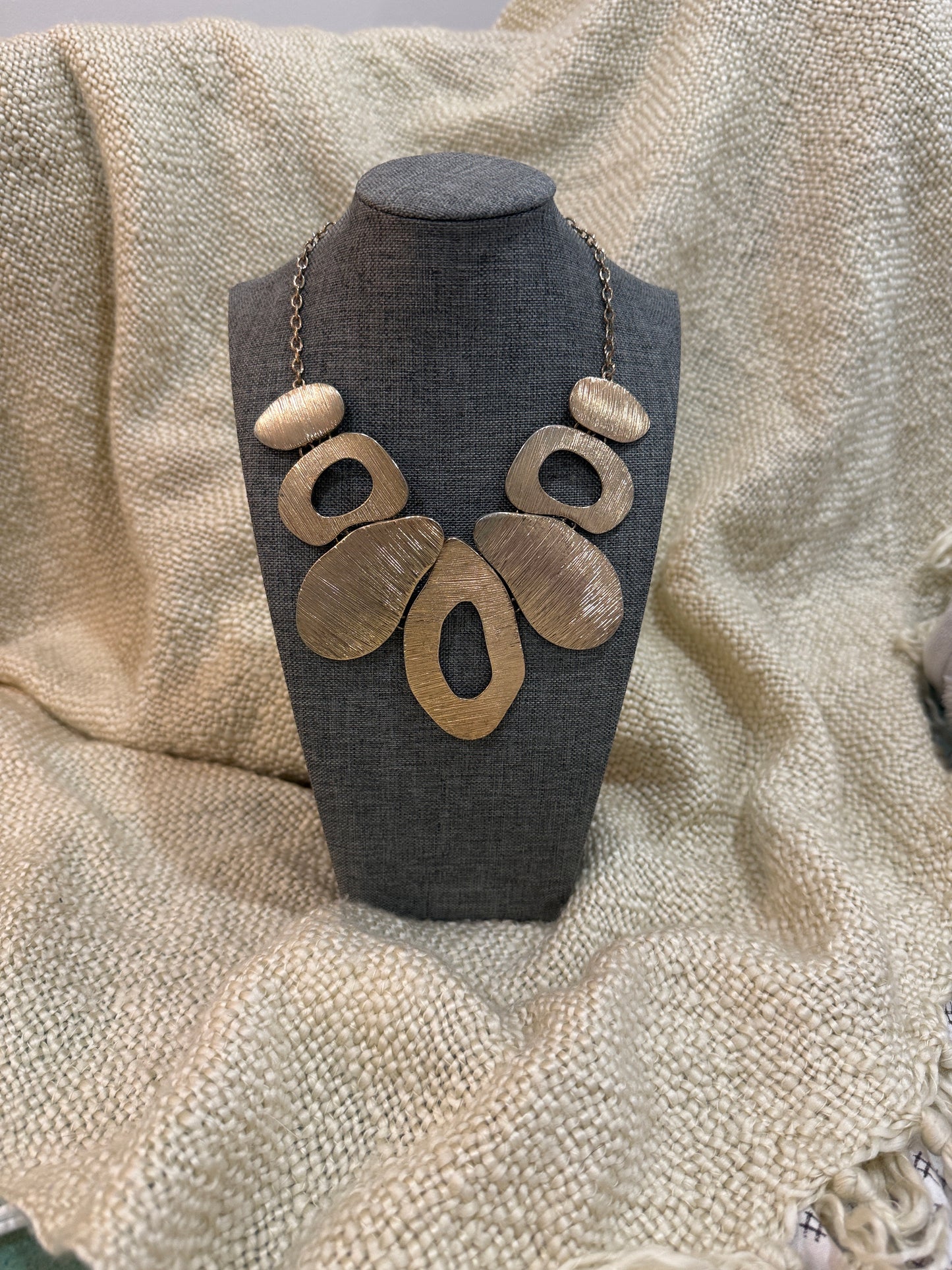 Vintage Statement Necklace – Abstract Gold-Tone Design