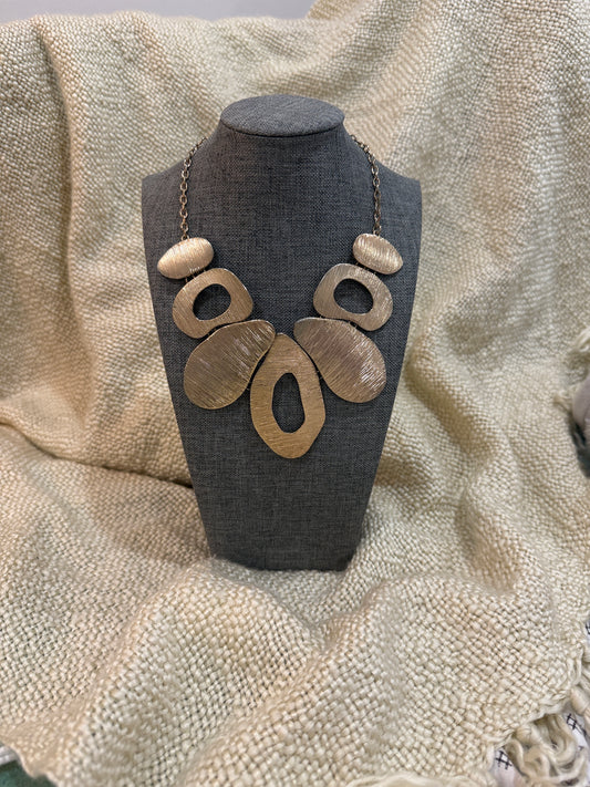 Vintage Statement Necklace – Abstract Gold-Tone Design