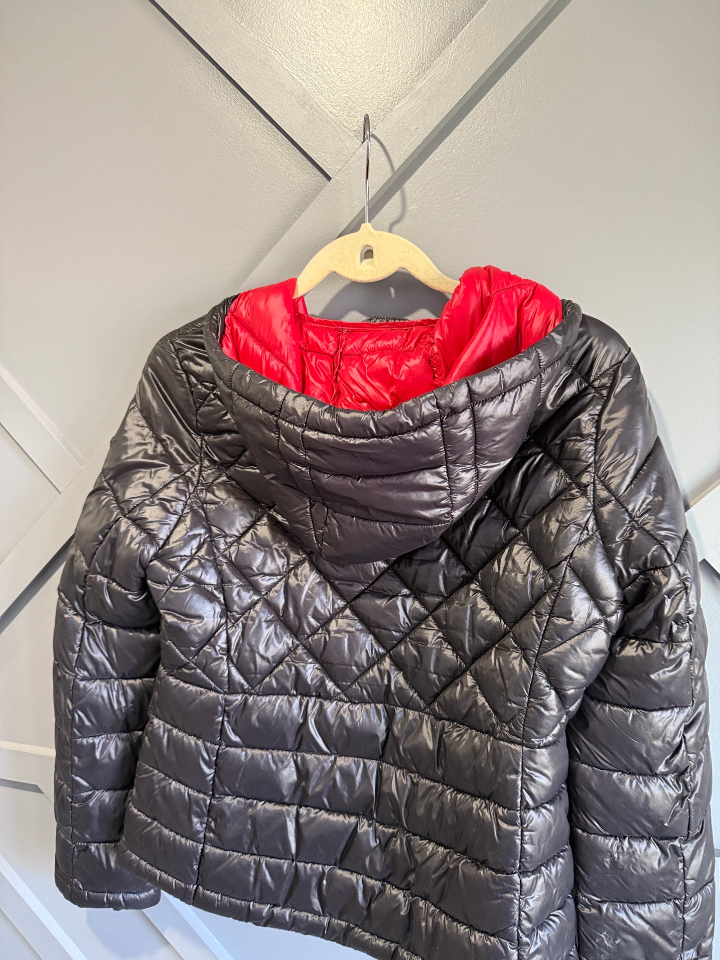 Noize Women’s Quilted Black & Red Reversible Hooded Jacket – Size Small