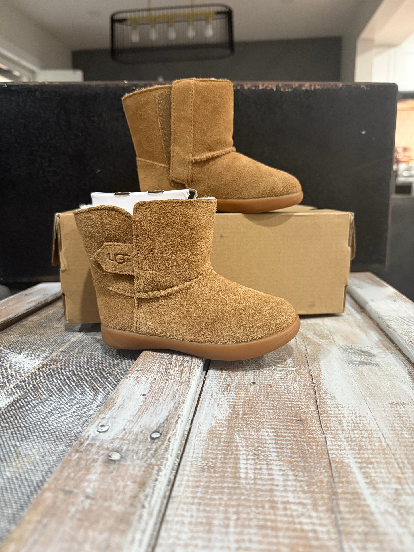 UGG T Keelan Toddler Boots – Chestnut (Size 7)