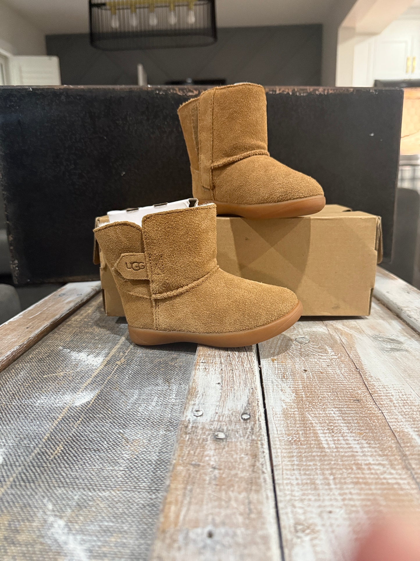 UGG T Keelan Toddler Boots – Chestnut (Size 7)